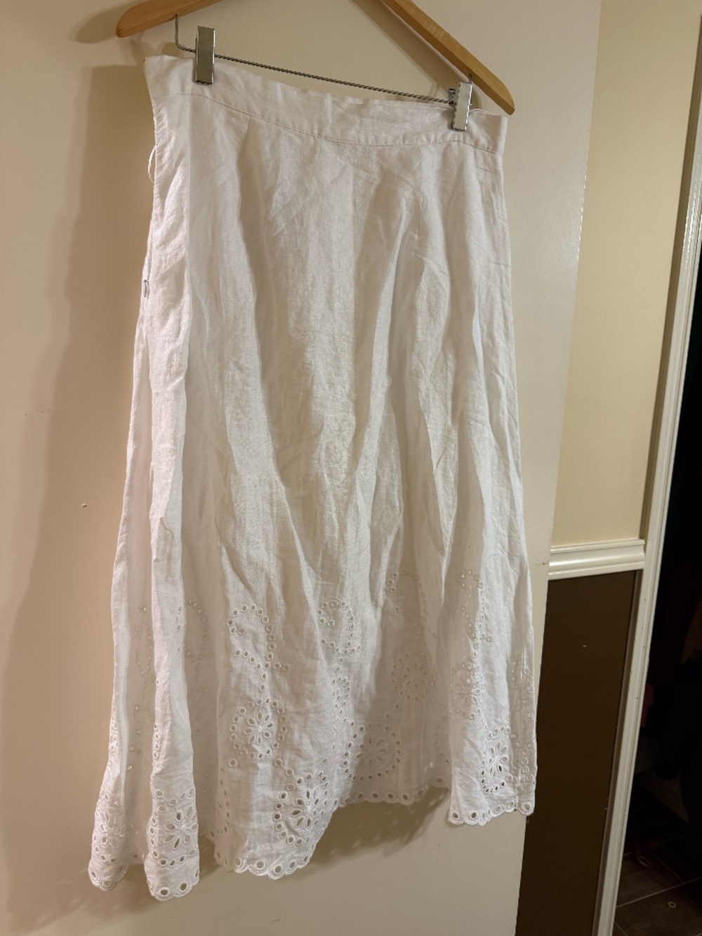 ELI TAHARI White Linen embroidered midi skirt